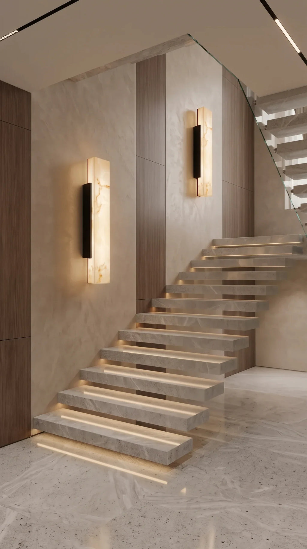 Deux appliques alignées sur le mur d'une volée d'escalier en pierre claire