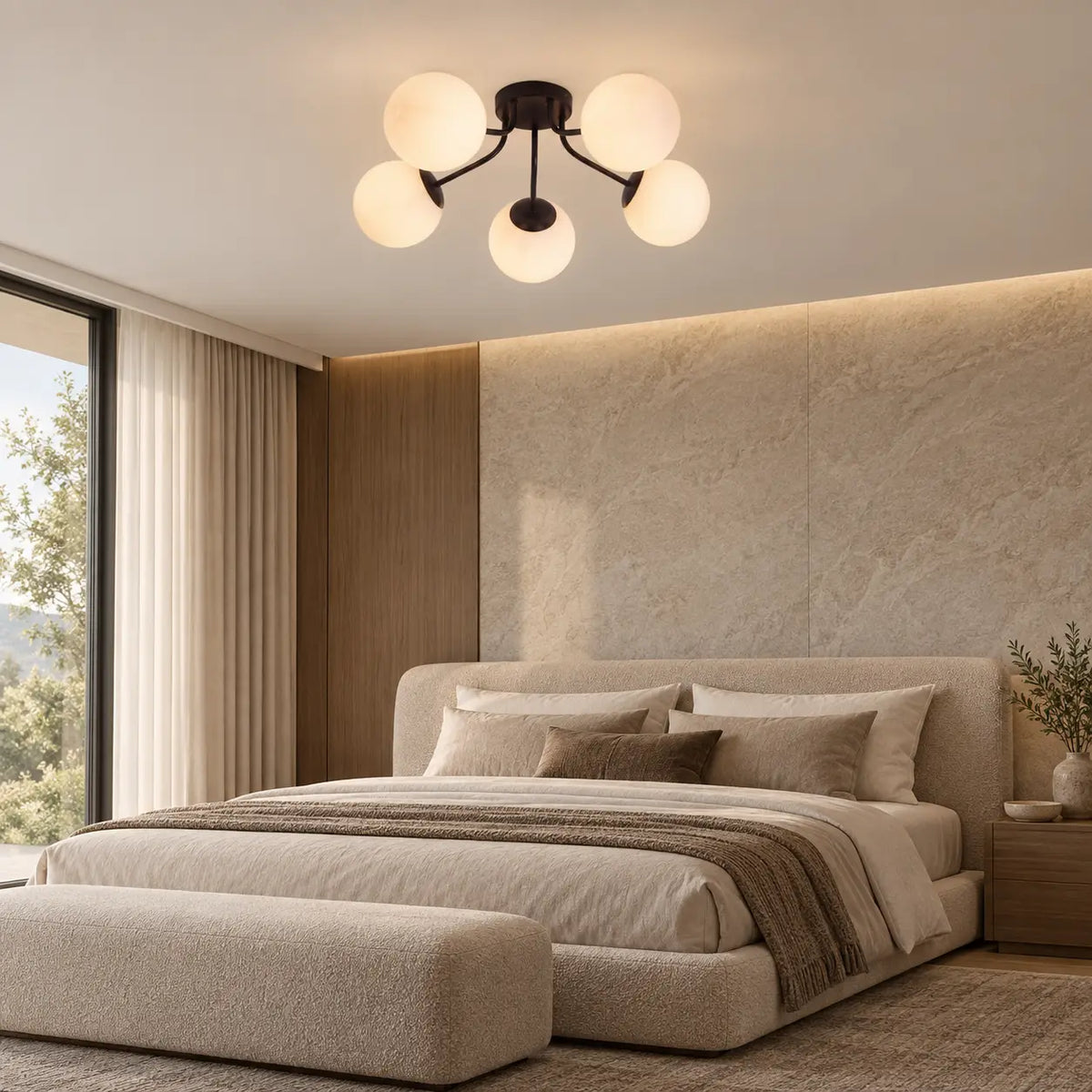 Version cinq globes noir charbon au plafond d'une chambre, au-dessus d'un lit en tissu bouclé