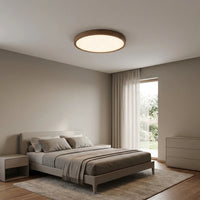 Plafonnier rond décor noyer au centre d'une chambre aux murs grège