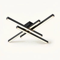 Plafonnier LED noir à quatre barres croisées, version 110 cm, sur fond ivoire