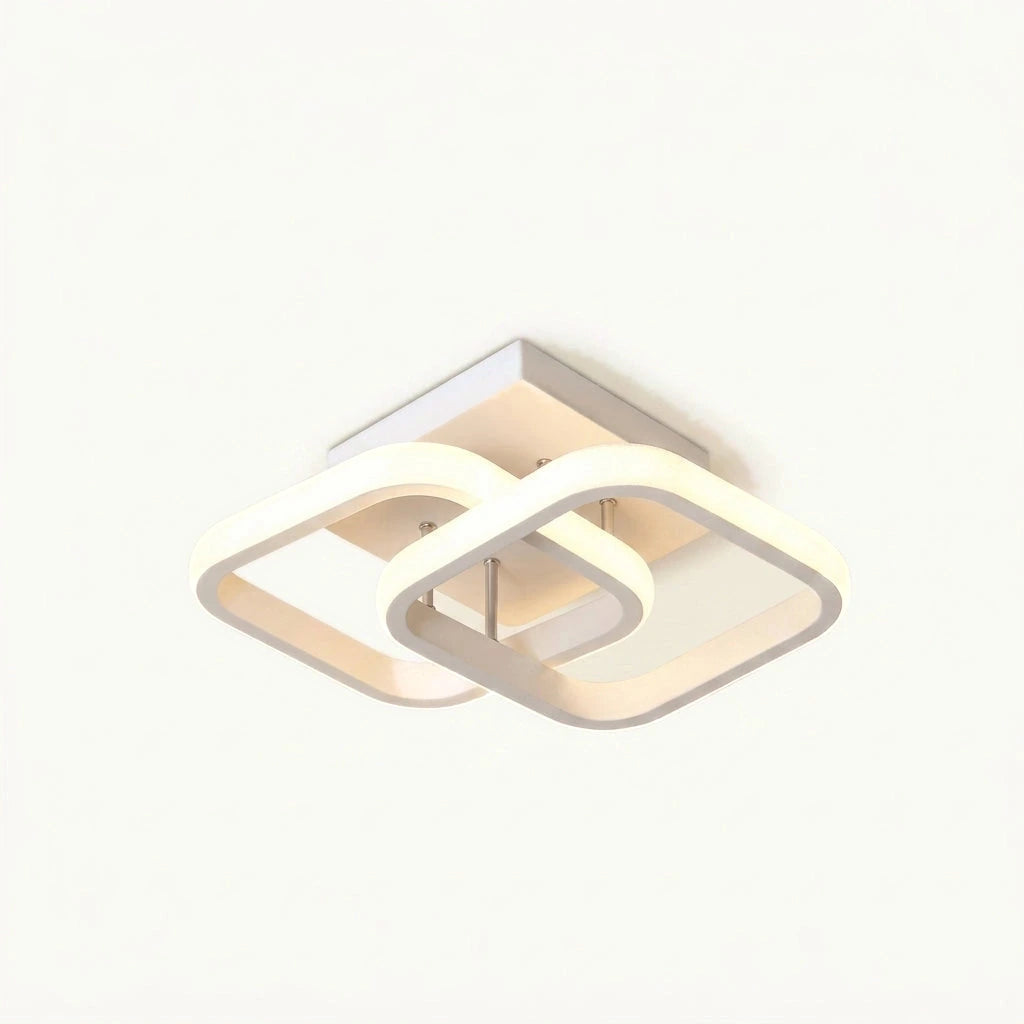 Plafonnier plat, deux carrés entrelacés en aluminium laqué blanc mat, sur fond ivoire