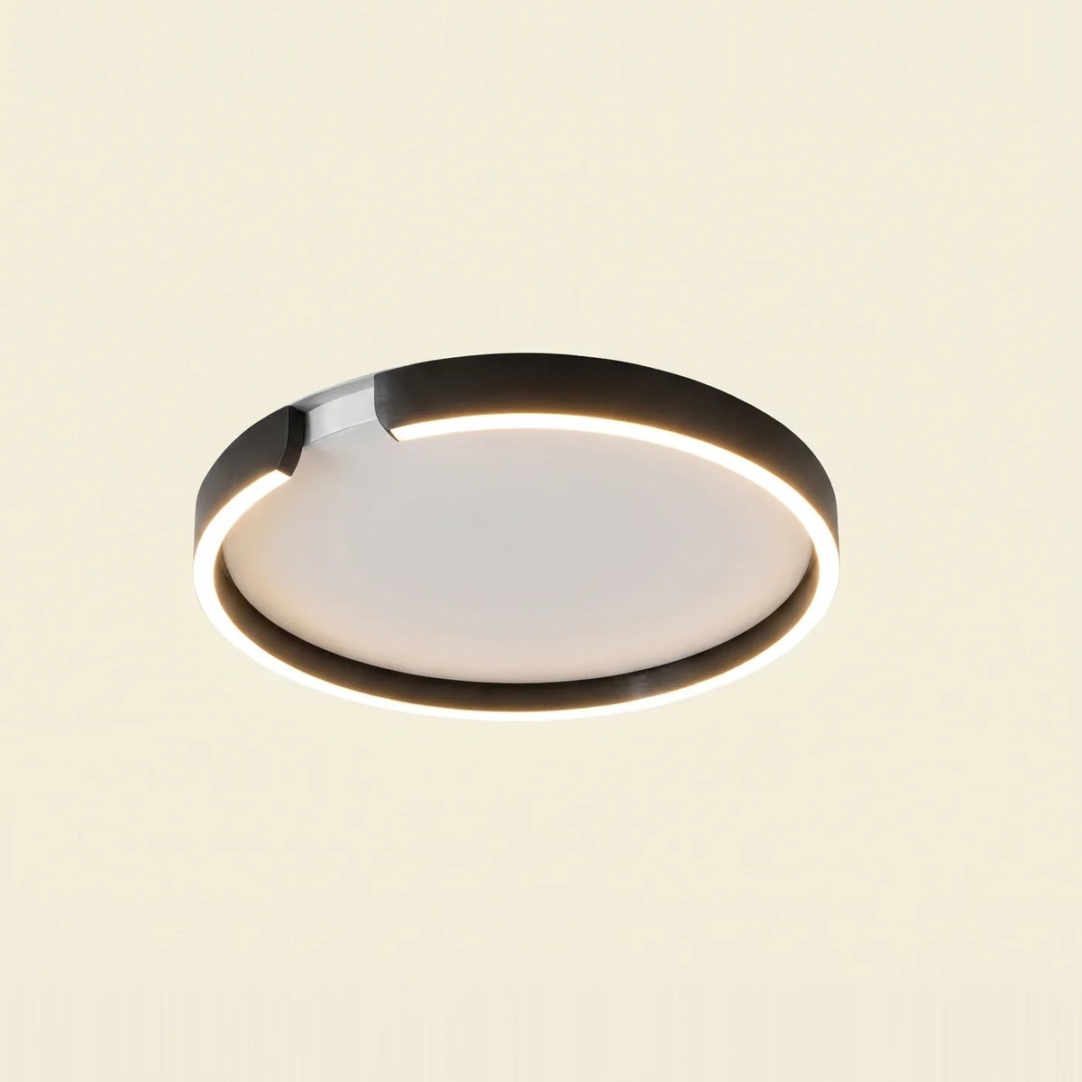 Plafonnier rond à anneau décalé en noir satiné, disque opalin et fente de lumière