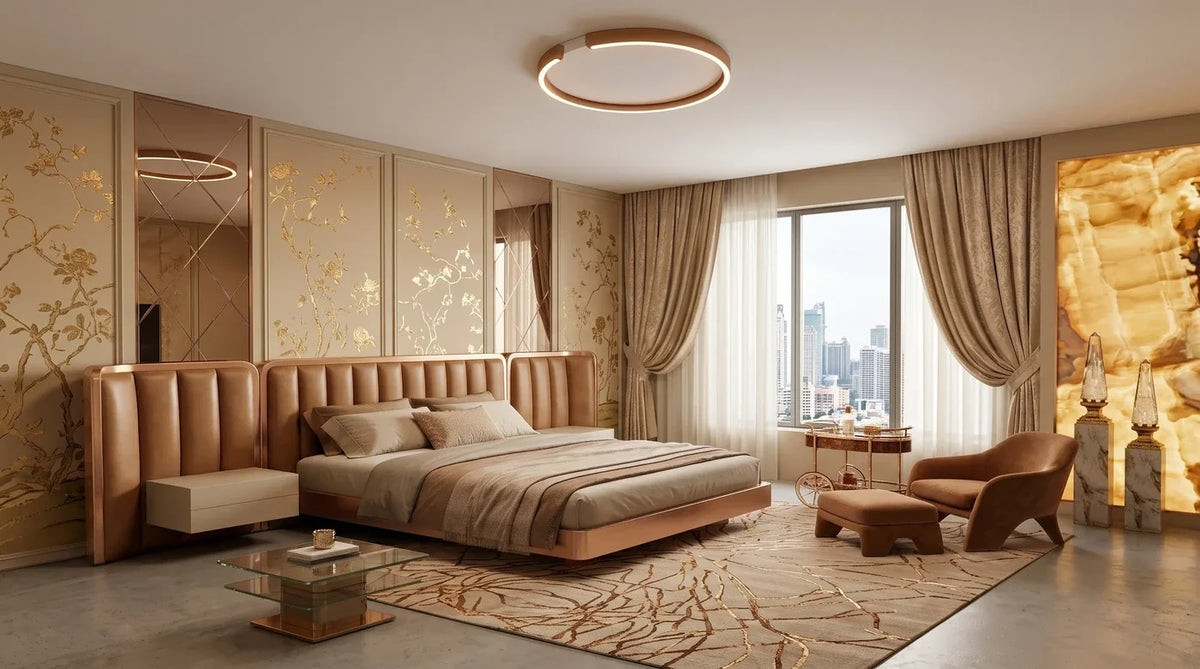 Le plafonnier rond en or rose satiné au plafond d'une chambre, tête de lit capitonnée