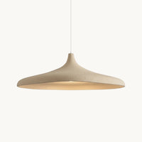 Suspension beige, abat-jour ovale au grain minéral mat, vue de face sur fond ivoire
