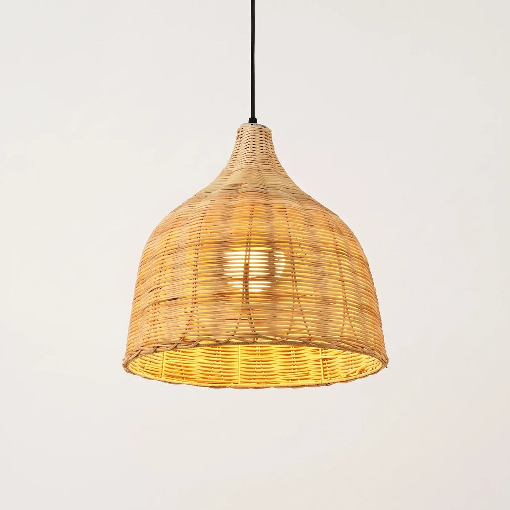 Suspension cloche Réaumur en osier tressé naturel, abat-jour allumé