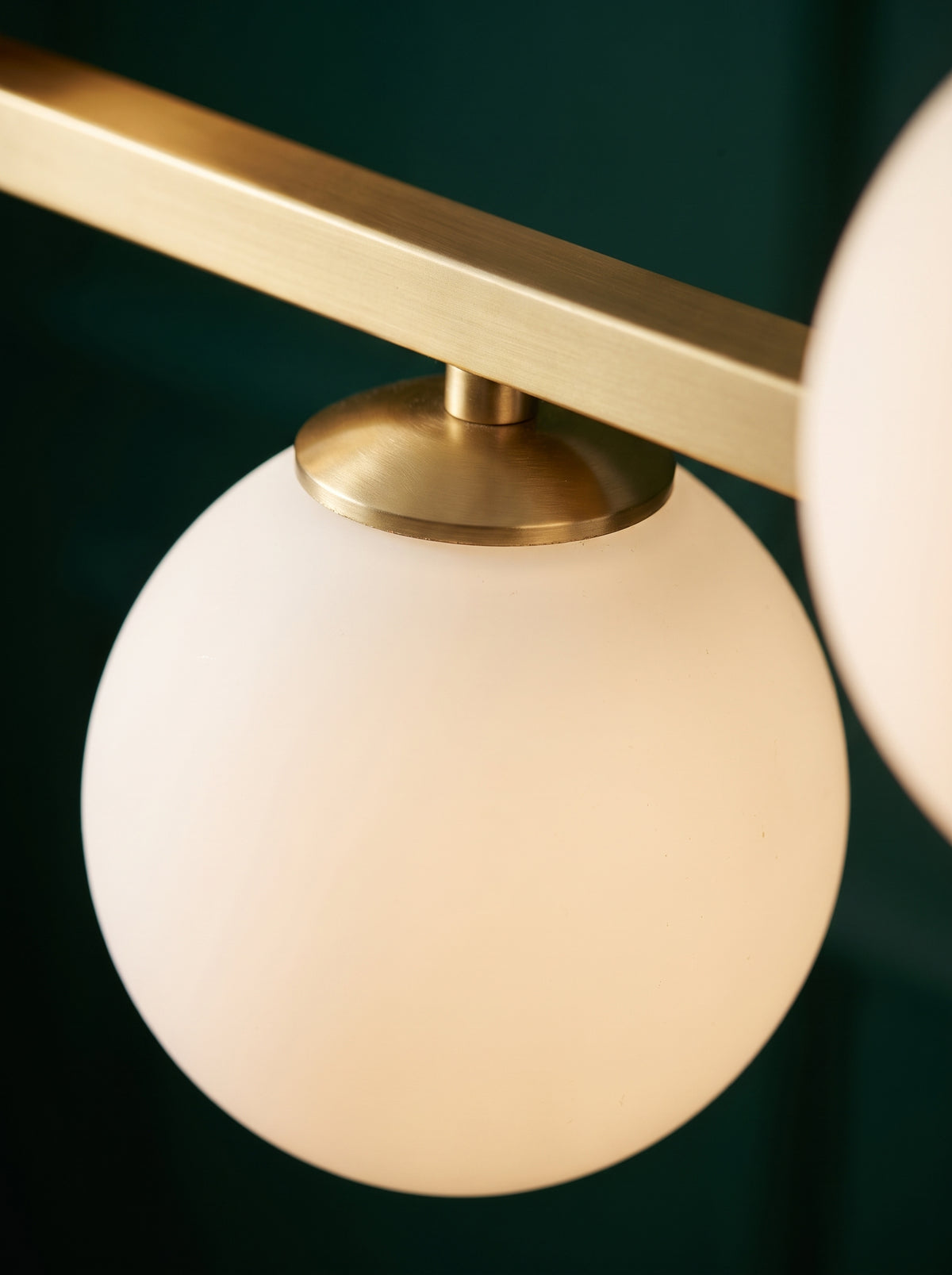 Une lumière chaude, ampoules comprises